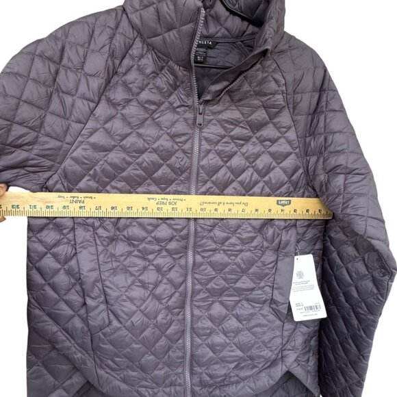 Athleta Whisper Featherless Quilted Jacket Medium Purple Nylon Repellent Violet - Picture 9 of 10